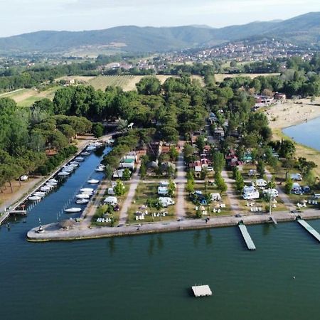 Camping Village Punta Navaccia Tuoro sul Trasimeno Bagian luar foto
