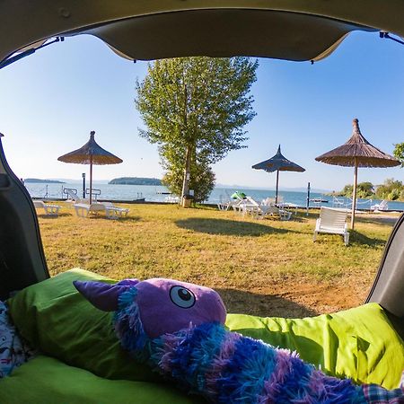 Camping Village Punta Navaccia Tuoro sul Trasimeno Bagian luar foto