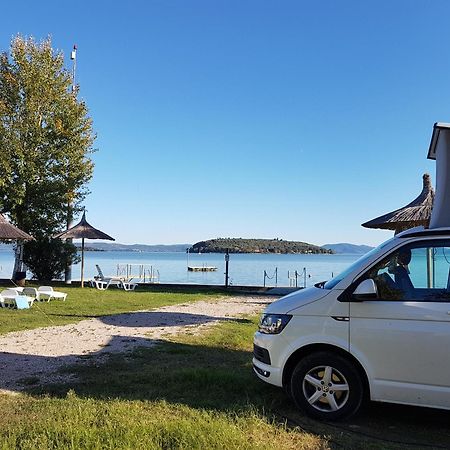 Camping Village Punta Navaccia Tuoro sul Trasimeno Bagian luar foto