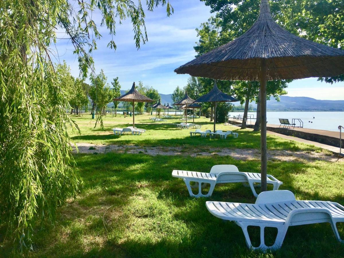 Camping Village Punta Navaccia Tuoro sul Trasimeno Bagian luar foto