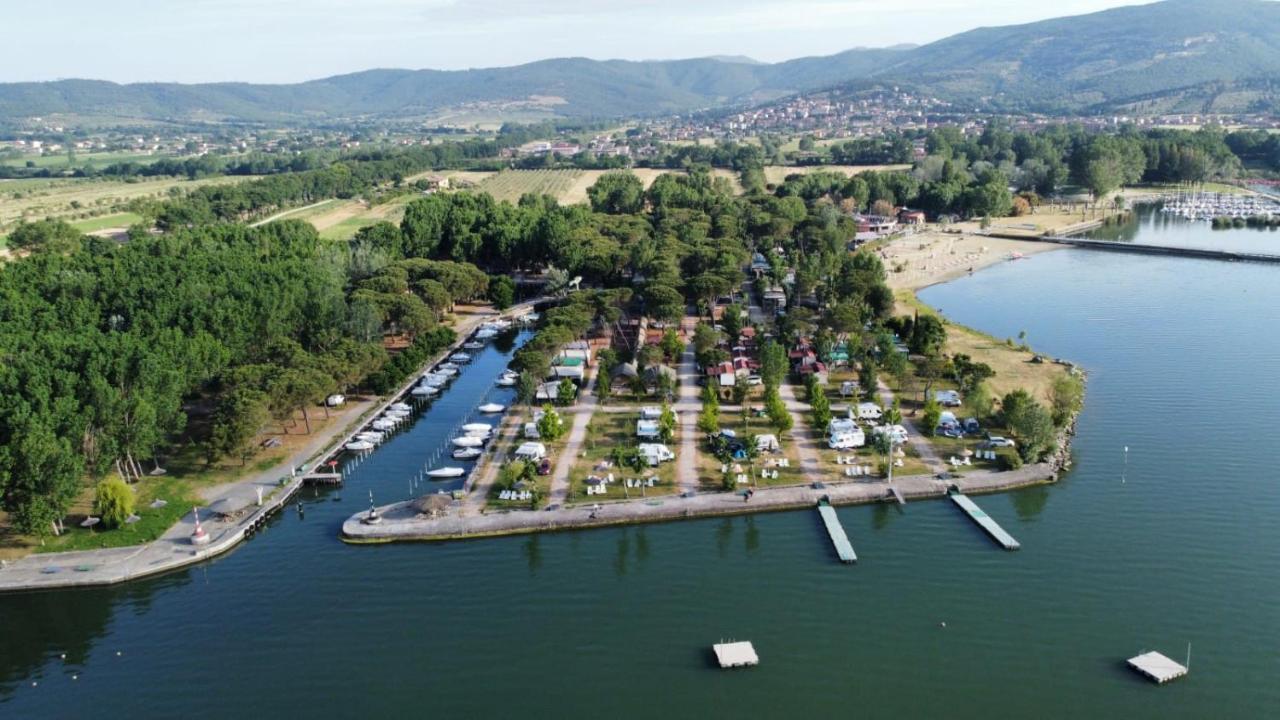 Camping Village Punta Navaccia Tuoro sul Trasimeno Bagian luar foto