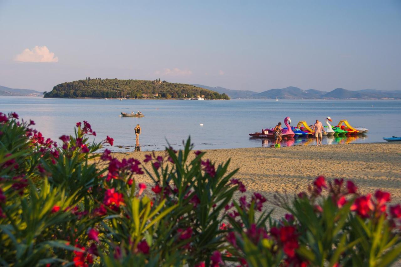 Camping Village Punta Navaccia Tuoro sul Trasimeno Bagian luar foto