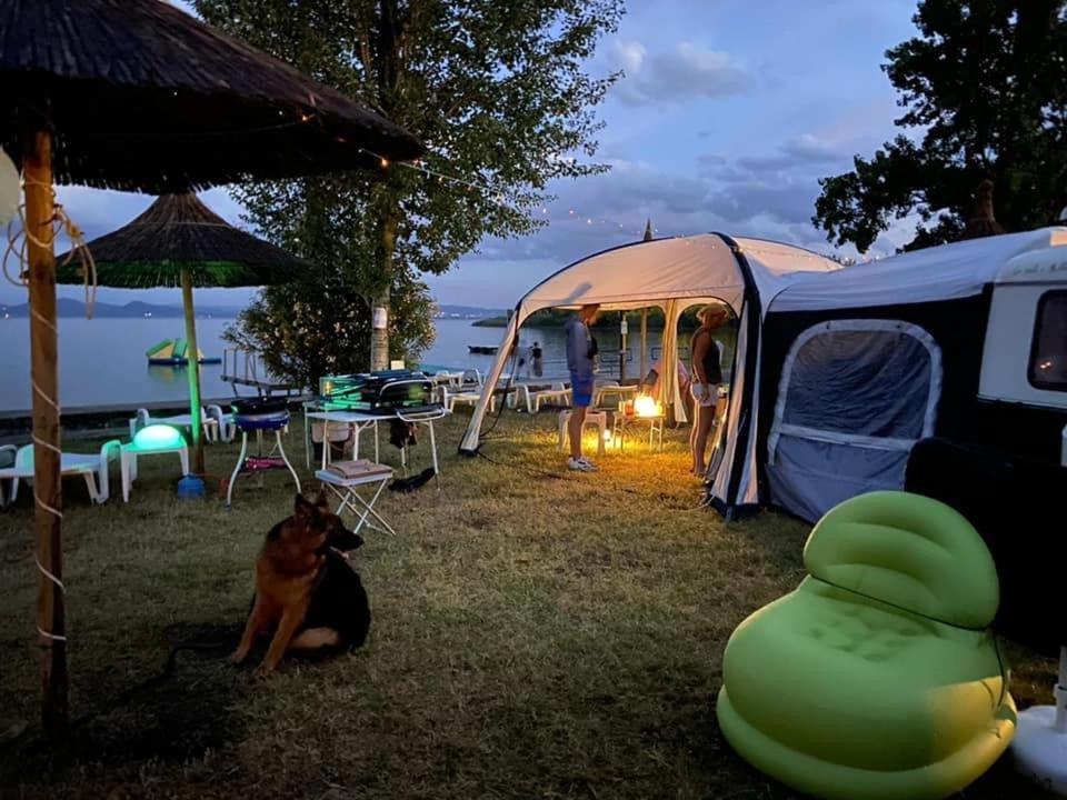 Camping Village Punta Navaccia Tuoro sul Trasimeno Bagian luar foto