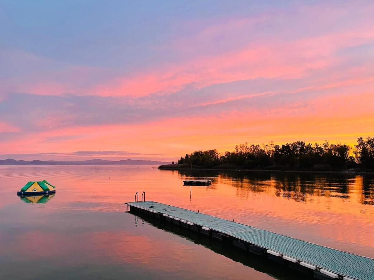 Camping Village Punta Navaccia Tuoro sul Trasimeno Bagian luar foto