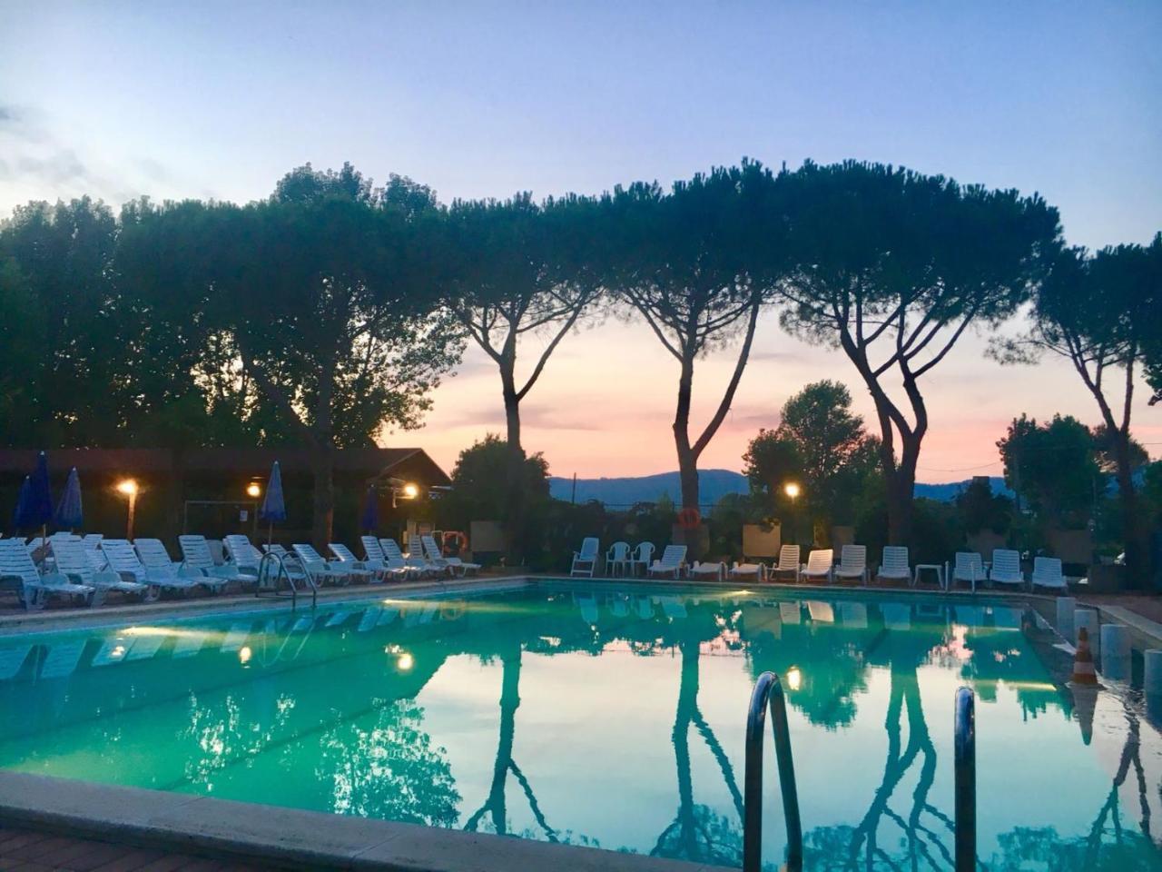 Camping Village Punta Navaccia Tuoro sul Trasimeno Bagian luar foto